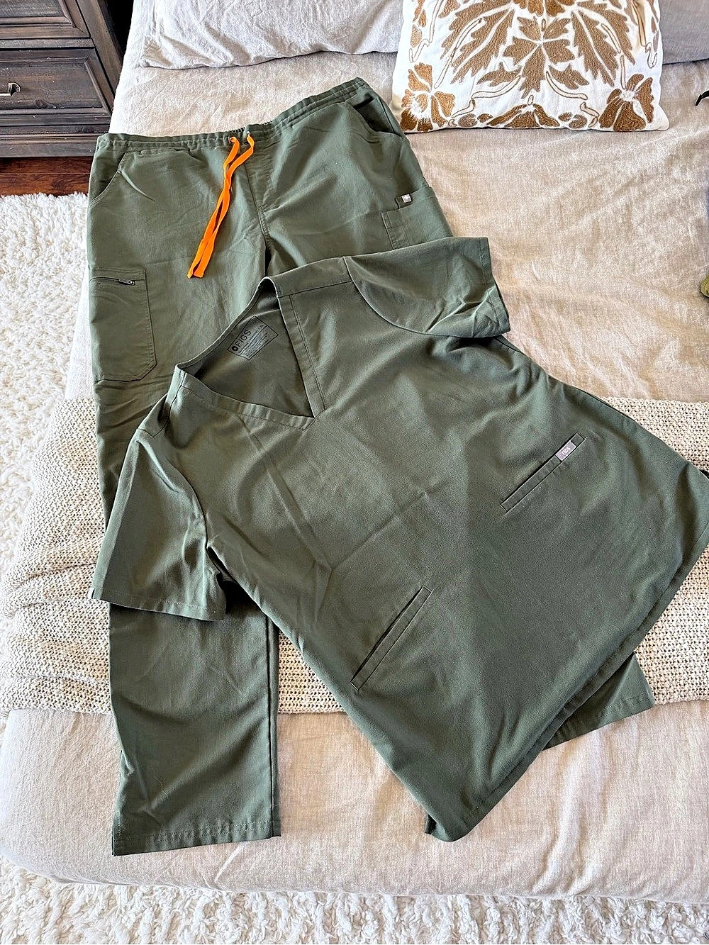 FIGS Casma Zamora Scrub Set Olive Green XLtop/XLT bottoms